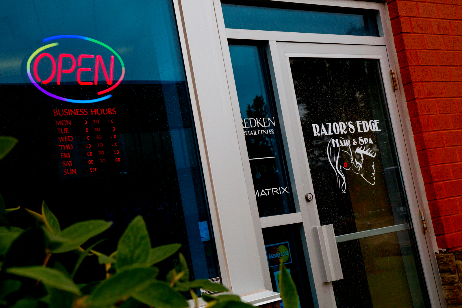 Razor's Edge salon entrance