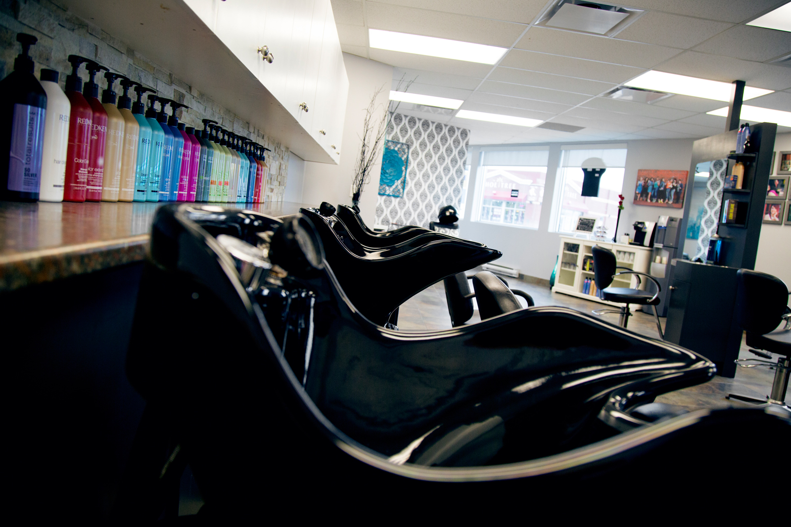 Shampoo sinks at Razor's Edge