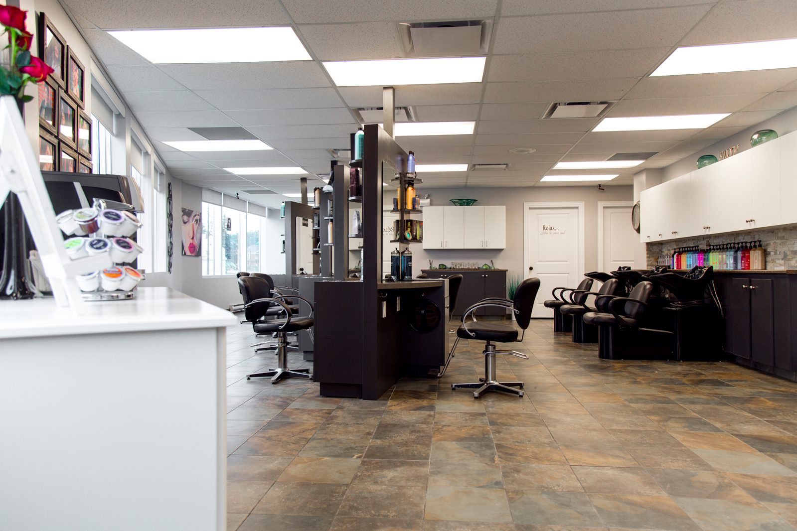 Full salon room at Razor's Edge