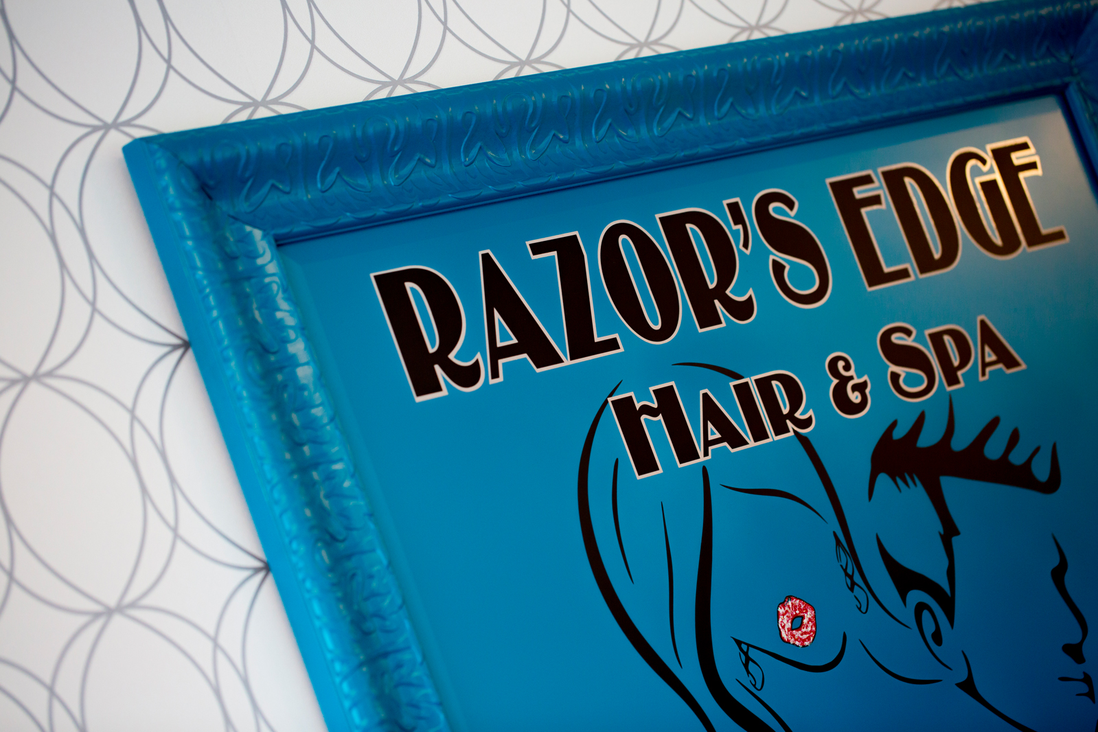 Razor's Edge salon sign