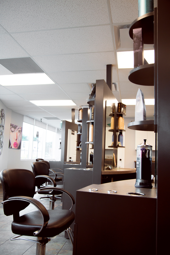 Styling stations at Razor's Edge